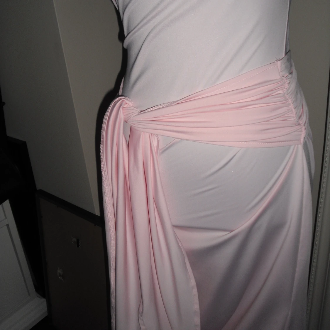Ljusrosa axelbandslös långklänning - 2