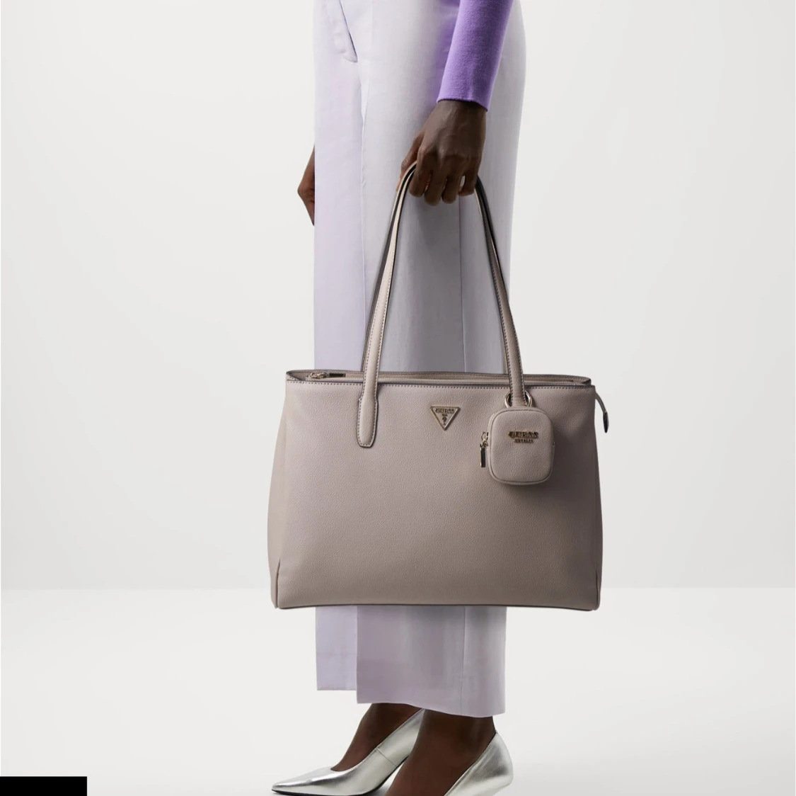 Beige axelväska från Guess - 1