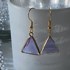 Handgjorda örhängen! - Handgjorda örhängen! Jag har börjat att göra lite örhängen så kolla gärna på min sida! PRIS-> 25kr+frakt(13)=38kr st.