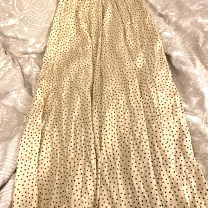 Kjol - Köpte kjolen på gina tricot använt 1 gång 