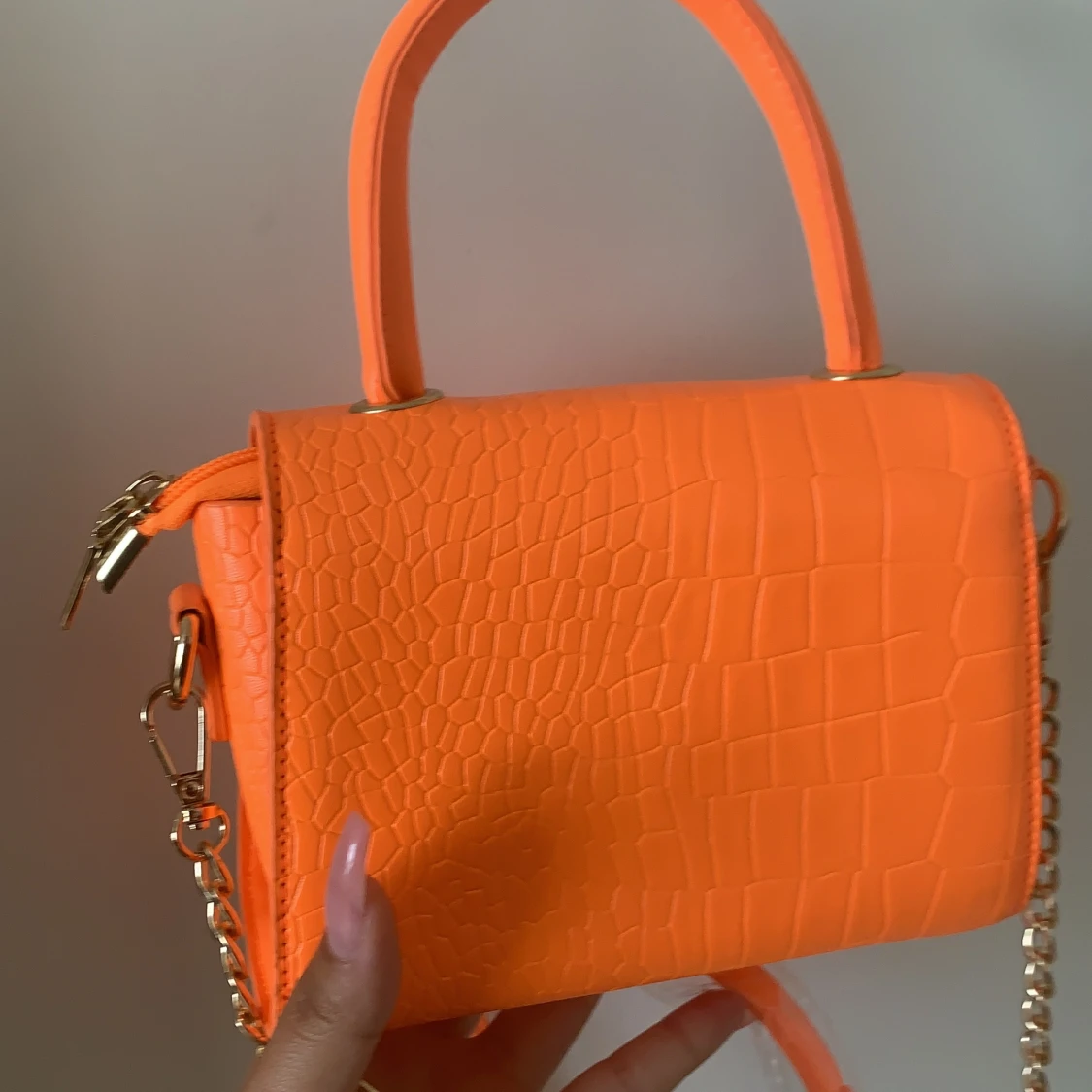 Axelväska med avtagbar chain - 91