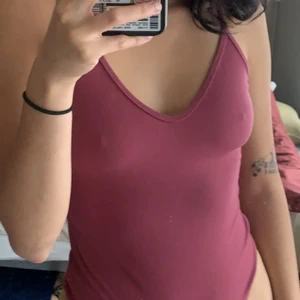 BIKBOK bodysuit - Fin rosa bodysuit från Bikbok