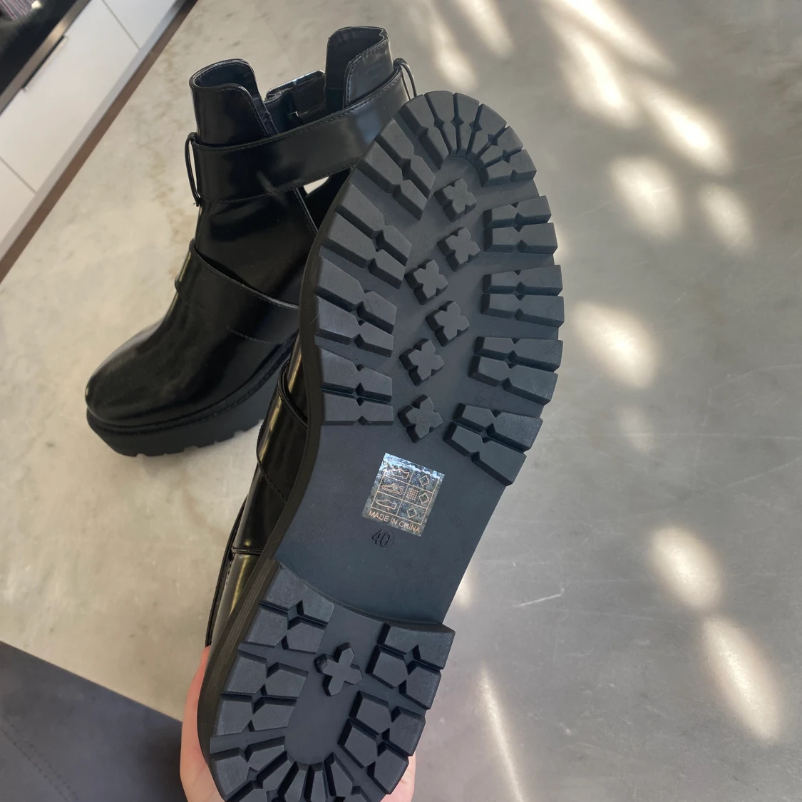 Svarta kängor  - 90