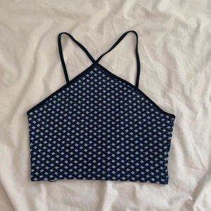 Topp - Säljer nu detta in princip oanvända linnet ifrån zara, storlek xs-s, buda i kommentarerna (start:80kr+frakt) HÖGSTA BUD: 100kr+frakt