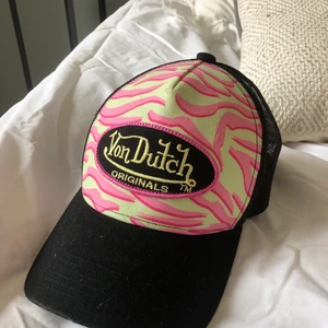 Von Dutch - As snygg Von Dutch keps som knappt kommit till användning💚💗