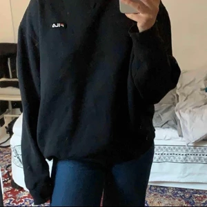 Fila sweatshirt - Oversized Fila sweatshirt så gott som oanvänd 