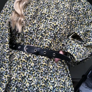 Gullig klänning - Gullig oversized klänning med vida ballongärmar 