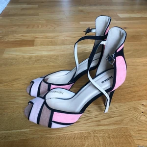 Klackskor strl:37 - Superfina sommarskor, oanvända pga. fel storlek.