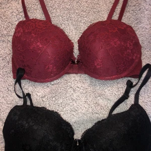 Bh-ar push up - Som nya då de är använda fåtalet gånger🤍 köpta för 199kr styck och säljer dom därför för 99kr styck eller båda för 190kr🤍 storlek 75C🤍frakt tillkommer (fraktkostnaden kan ändras)