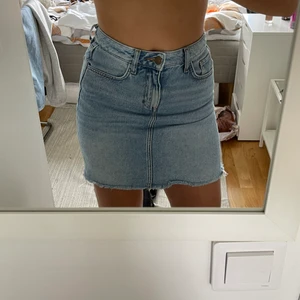 Damkläder  - Jeanskjol: Stl S, 80 :-