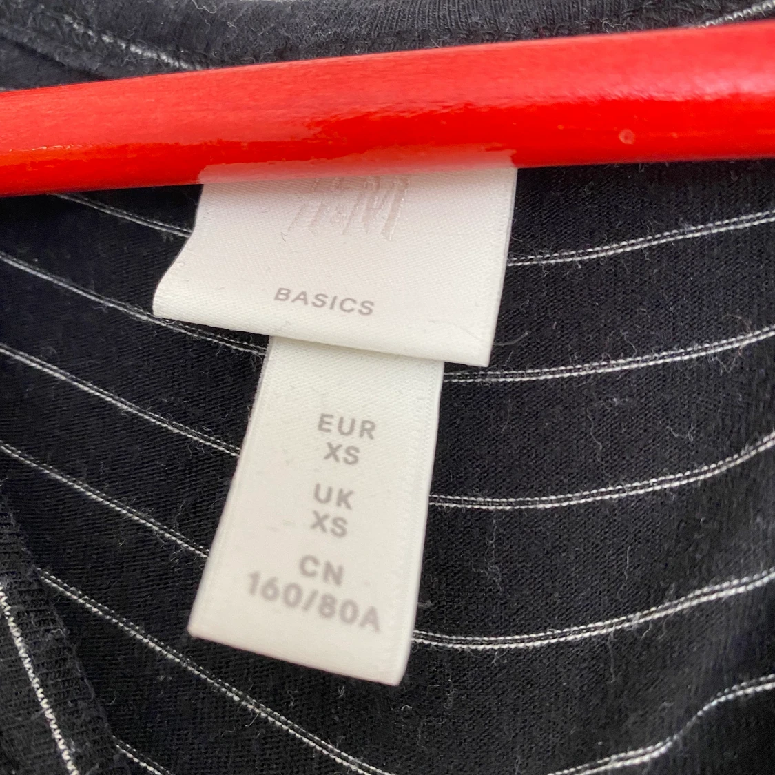 Svart randig T-shirt från hm - 91