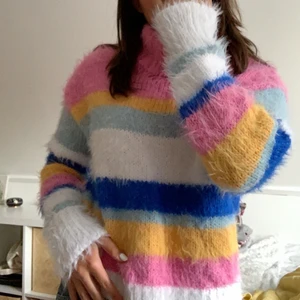 stickad tröja  - stickad tröja frpn bikbok nypris 500 storlek s pris 200kr+frakt