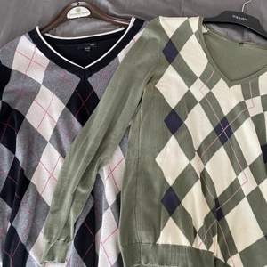 Säljer dessa tröjor som passar en S/M. Båda för 120 + frakt 💕💕