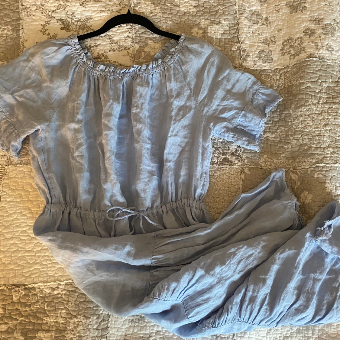 Ljusblå sommarklänning med volang - 90