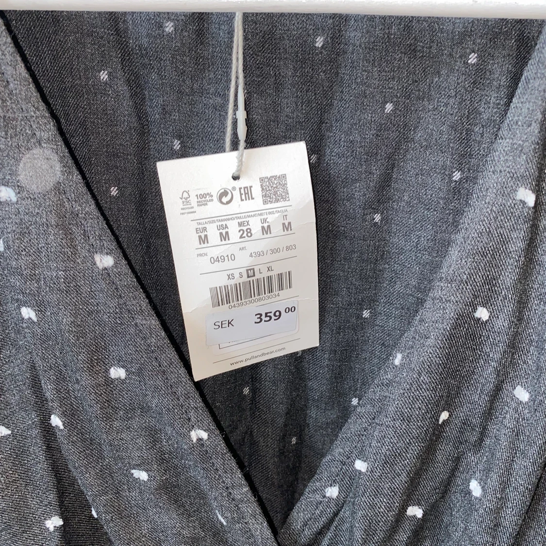 Fin långärmad klänning från zara med knytning i midjan🤍 - 90