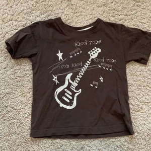 Babytee - Cool brun babytee med tryck💓☺️ 