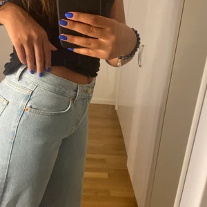 Jeans - Säljer mina jeans som jag aldrig använt, de är från junkyard☺️