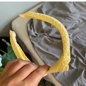 Hm hårband  - Säljer detta slutsålda och populära hårband från hm!! Kontakta mig och skriv vad ni kan köpa för❤️❤️❤️❤️