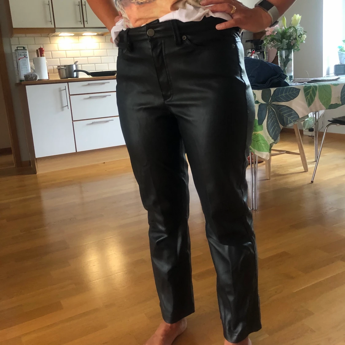 Raka svarta läderbyxor