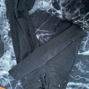 Gina jeans xs - Ett par svarta skinny jeans från Gina❤️knappt använda 
