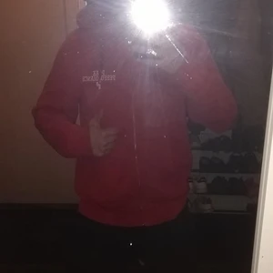PEAK PERFORMANCE Hoodie (Red) size L - PEAK PERFORMANCE Hoodie (Red) size L on excellent condition as I have worn this hoodie very few times but that's more to not damage it almost. At the retail price it becomes pretty pricey! But I'm moving to much hotter climates so am selling all my warmer AND ORIGINALLY BRANDED gear.