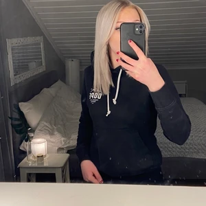 Dope hoodie strl xs  - Hej! Säljer nu min fina dope hoodie som är i ett väldigt bra skick!, hör av er vid funderingar och priset kan diskuteras🤍