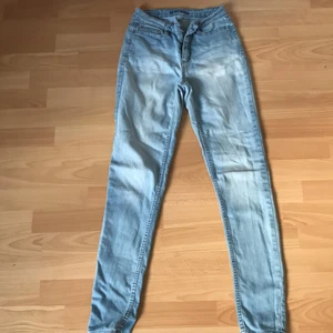 Jeans S - Använda jeans från vero Moda 