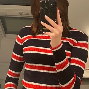 Tröja HM - Randig basic tröja ifrån HM, hör av er vid visat intresse💗