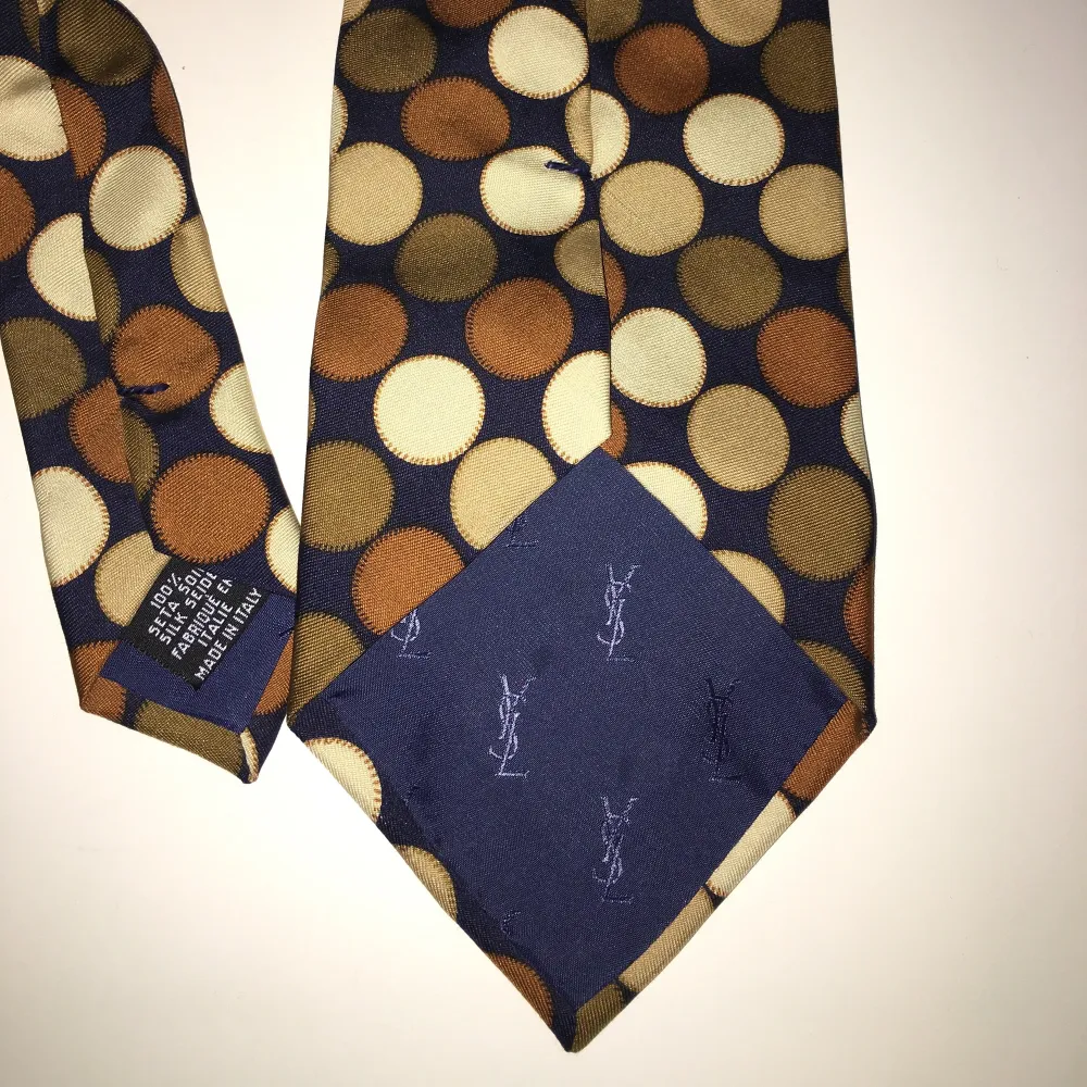 Yves saint Laurent (YSL) slips made in Italy i 100% silk. Ren och i toppskick . Accessoarer.