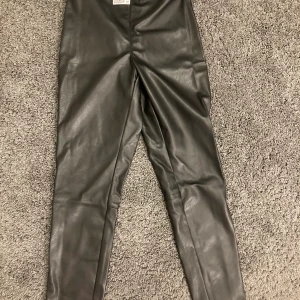 Från hm storlek 36  - Aldrig använd och sitter jätte bra