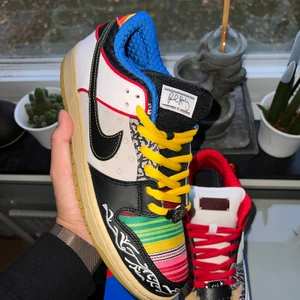 Nike SB Dunk Low ”What The Paul” 🛹🌈 - Nike SB Dunk Low ”What The Paul” 🛹🌈  Storlek:  -45  Pris: 5499kr  Pris går att diskutera vid snabb affär. 
