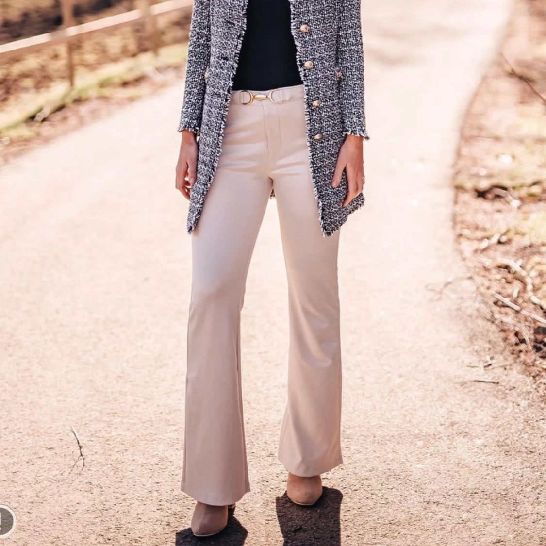 Beige Bootcut Byxor - 90