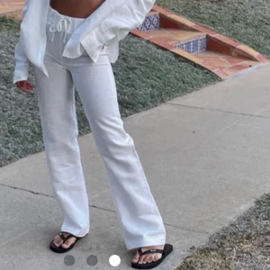 A-dsgn LINNEBYXOR  - Köpta på Plick, passade inte mig. Inga fläckar och endast testade (från förra ägaren också). Om det är många intresserade köp direkt för 550