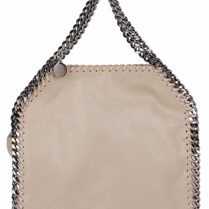 Stella McCartney väska - Säljer min fina Stella McCartney fallabella väska, köpt för 6 månader sedan för 7000. Superfint skick inga defekter alls och äkthetsbevis finns!