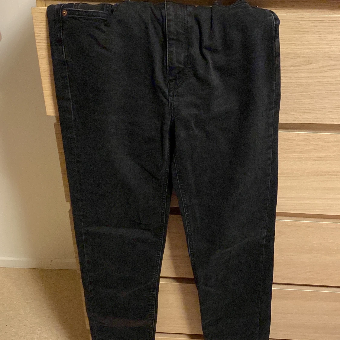 Svarta byxor  - 91