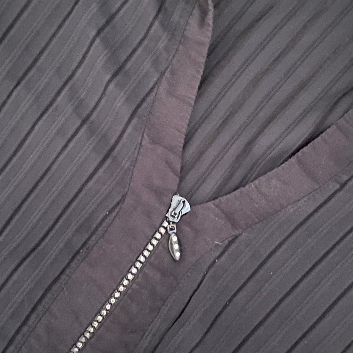 Svart blus med strass - 91