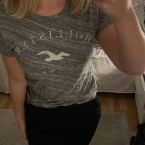Hollister  - T-shirt från hollister, passar xs/s,