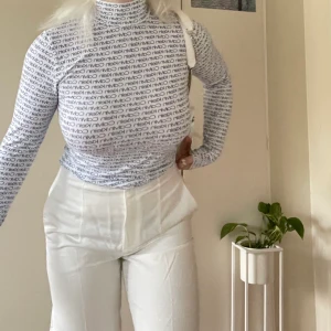 Calvin Klein polotröja  - Jätteskön polotröja från Calvin Klein i storlek S. 