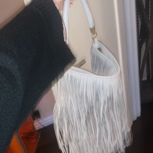 Frans väska - Väldigt ljus grå färg, nästan vit Jättefint skick