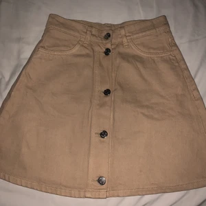 Monki light brown jean skirt/ sice- 34 - My favorite skiiirt ever😭😭, went up in weight so I cant use it anymore, really good jeans quality its not thin or stretchy at all, its high waisted and you can open the buttons all the way up