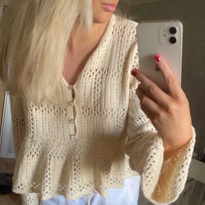 Zara tröja - Säljer denna jätte fina tröja från zara då den inte kommer till användning, använd 1 gång 😊