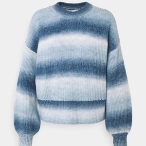 Blå stickad tröja  - Helt slutsåld blå stickad tröja i storlek SMALL, använd 2-3 gånger ❤️