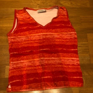 trendig top - super trendig top från kappahl. köpt secondhand 