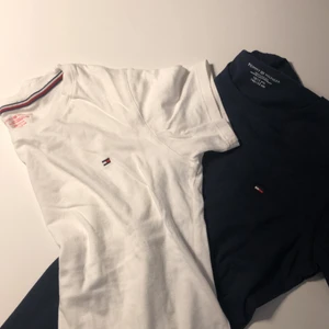 Tommy hilfiger t- shirt - 2 Tommy hilfiger T-shirt störrelse 10-12 yrs ( 140-152 ) vitt og blå 