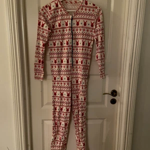 Julpyamas - Julpyamas, minns inte vart jag köpt kostat max 300kr säljer för 50kr + frakt