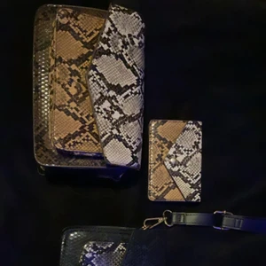 Fina väskor - Fina väskor från glitter, pris kan diskuteras vid snabb affär. Väskorna kostar 100kr styck om du vill ha båda 200kr🤗