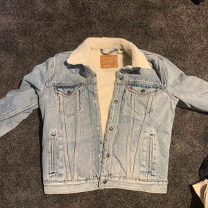 Levis jeansjacka - Knappt använd. Medium