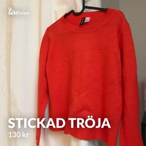 Stickad tröja - En lite tunnare stickad tröja ifrån hm. Väl använd men säljer pga av att den blivit för liten för mig🥰