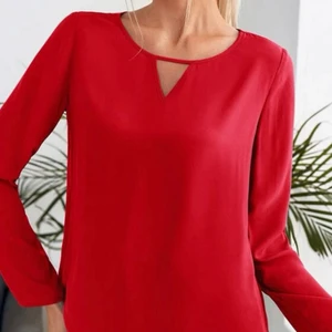 Röd blus - Aldrig använd. 