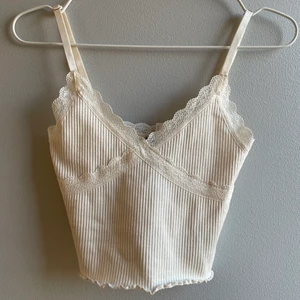 Linne - Fint spets linne från h&m. Använt få gånger, så är i gott skick. 